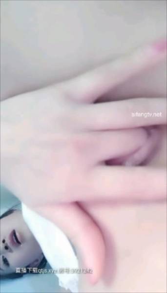 高颜值气质妹子振动棒抽插自慰【8V6GB】【百度云】