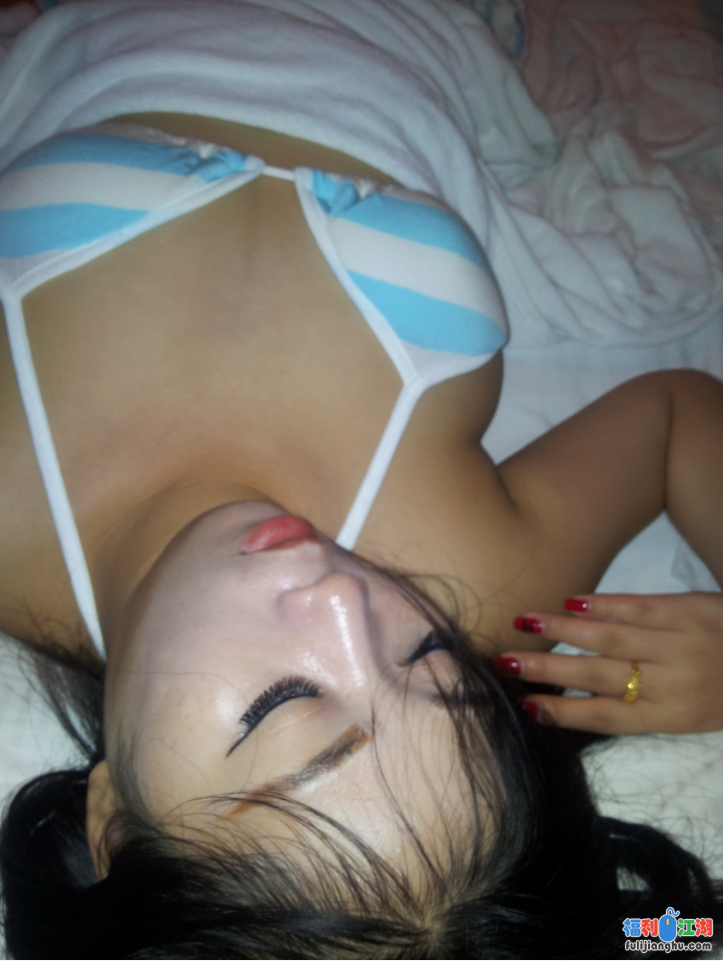 四哥酒店约会气质女网友把妹子放倒后【1.35G】