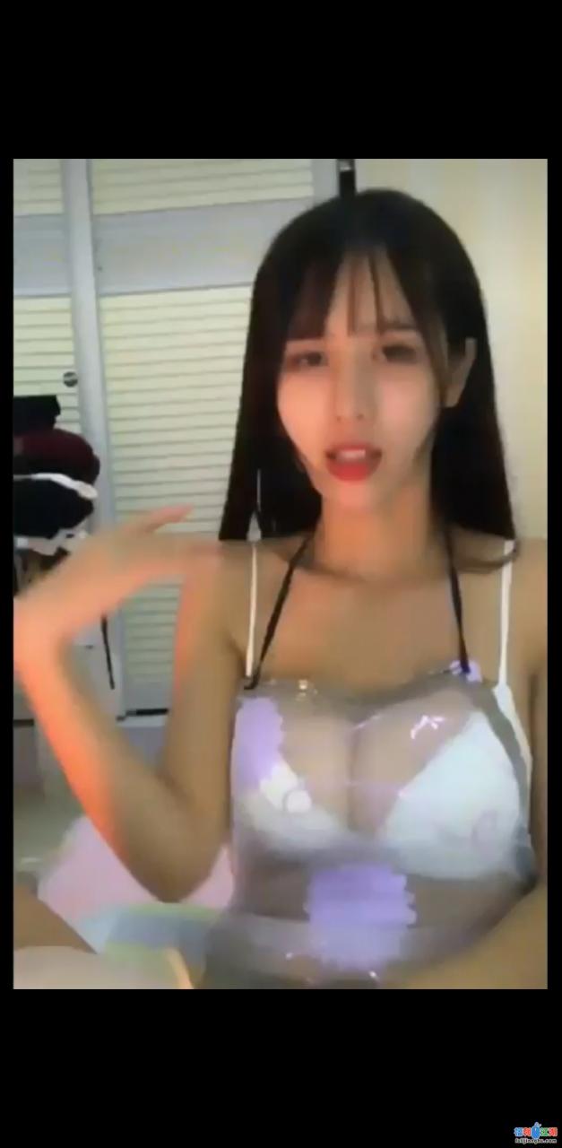 朴妮唛q大胸美女紫薇，太诱惑了