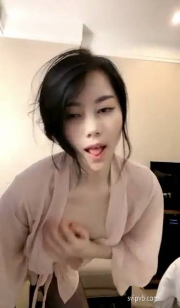 斗鱼主播–小鹿西西 下海了！【4V 1.3G】【百度云】