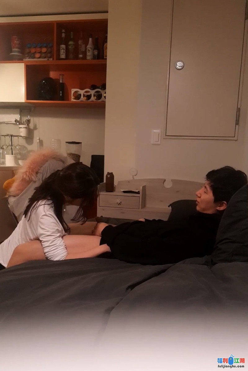 火爆全网泡良达人J先生❤️多次约炮公司新来的美女实习生 [1V+1.53G] [百度云]