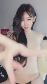 ♆ 私人尤物 九头身DJ女神! 抖奶骚舞~掰穴自慰~害我狂撸! 图 01