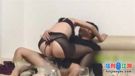 湖南饥渴少妇 开档黑丝 大战30分钟 打炮专业程度像AV 客厅各高难度动作 叫声非常大 室外能听清 [1V/828M][百度盘]