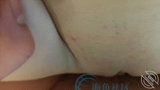 酒后强奸女儿，女儿的粉穴被父亲的精液入侵了 【1V 368.72MB】[百度]