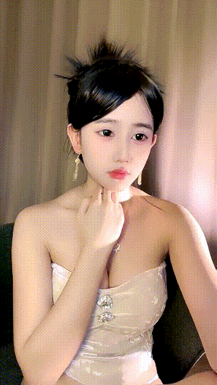 ⚜️高端女神~完美无瑕【18岁昆明女模】看她自慰喷水~过瘾!