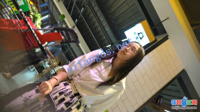 孟若羽FansOne-最新作品 出游夜袭女闺蜜 课辅老师的魔手[某房原版]【2.28G】