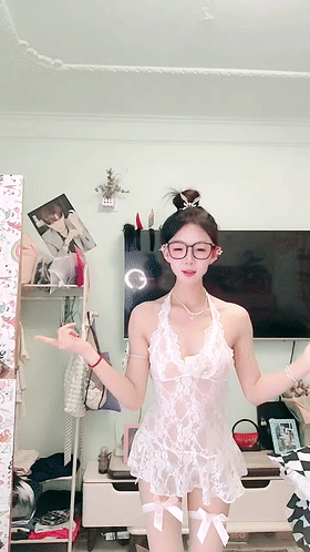 舞蹈系校花学妹~【小涵宝宝】抖音热i门裸舞大劈叉相当炸裂