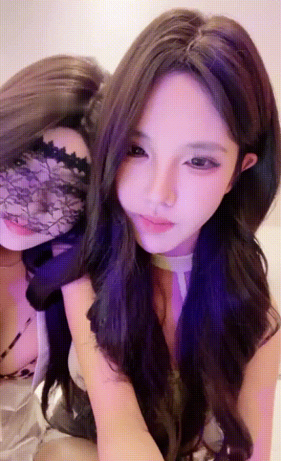 【度盘和夸克】丝足❤️怡宝+橙宝+G奶母狗烟烟 反差脚模 女女舌吻/G杯乳榨