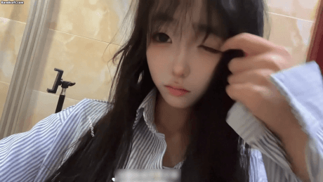 【推特 鳄鱼 呆痛绷】极品萝莉 身材完美匀称 难得露脸沐浴[某房原版]【1.54G】