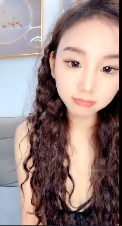 528 娃娃脸女神 丝袜白虎直播热舞诱惑