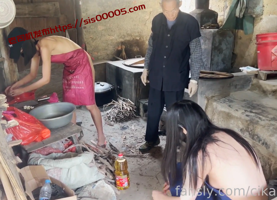 露出天花板狂人御姐-cikaimoon-露出新合集（8V,1.52G）