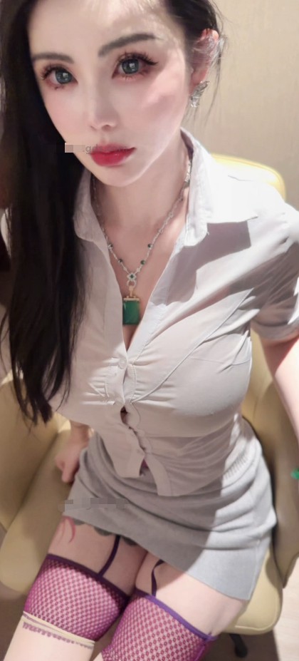 超极品尤物，果哥御用女模【颜瑜yuki】付费作品，露脸漏三点男主舔奶女上剧情