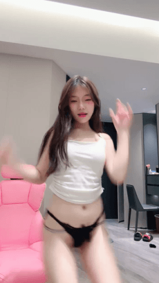 吧啦 舞蹈校花~裸舞诱惑~纯天然美乳~自慰~浴室喷水 图 02