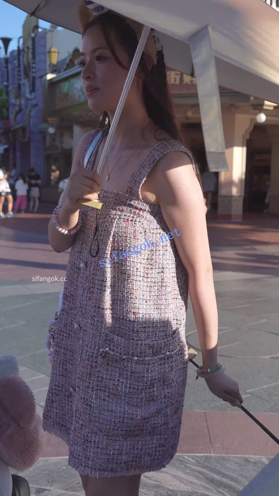 (BC-AA-679)吊带裙小姐姐无痕内夹进屁股缝..前抄侧面露毛